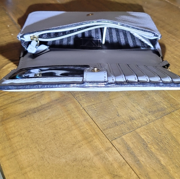 💥REDUCED💥VICTORIA'S SECRET TECH WRISTLET LIMITED EDITION COLOR- SKYFLOWER - Picture 4 of 6